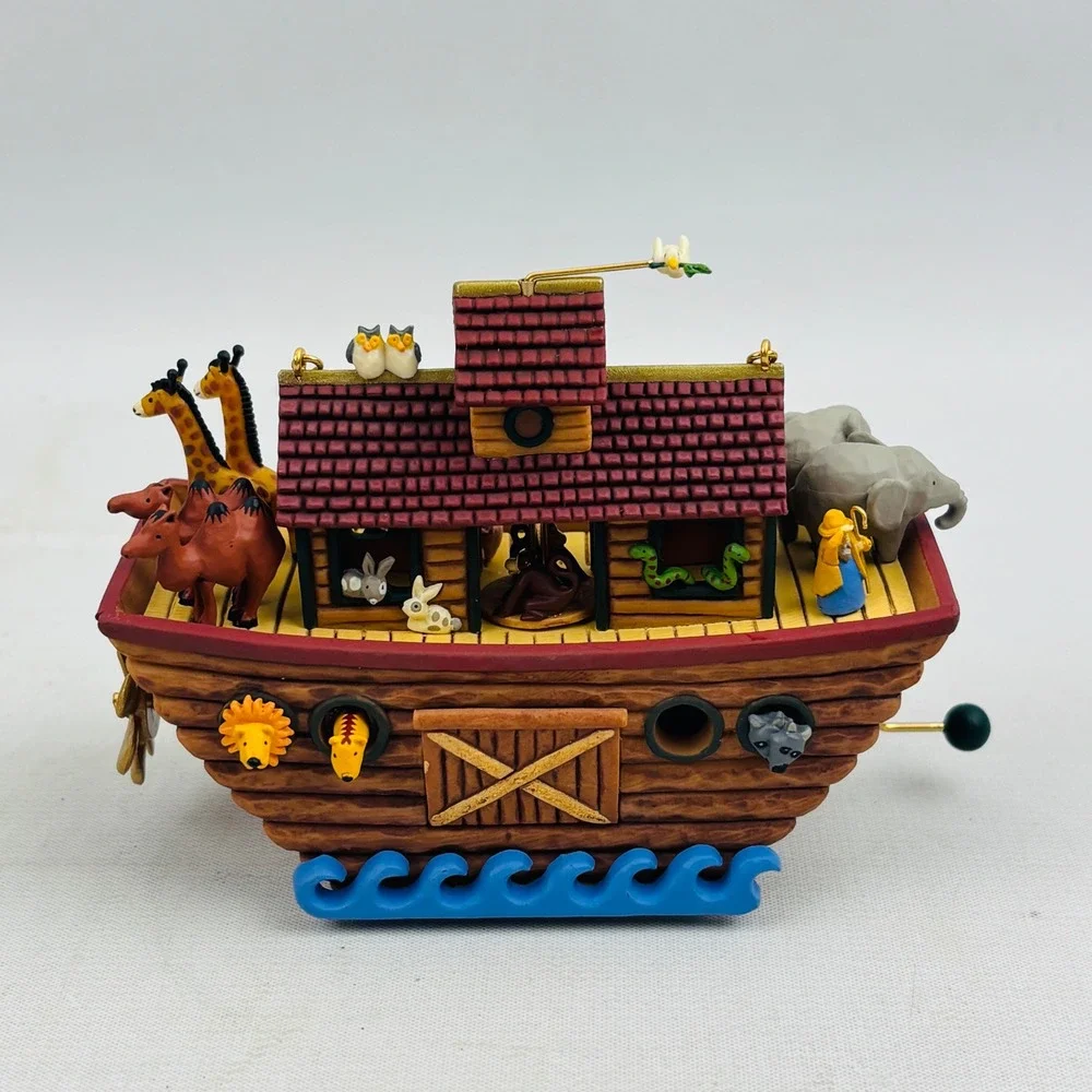 Hallmark Noah's Ark‎ Christmas Keepsake Ornament Hand Crank Movement 2004